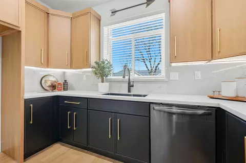 Kitchen - 1370 Meadow Ave, Exeter, CA 93221 photo 5 of 6