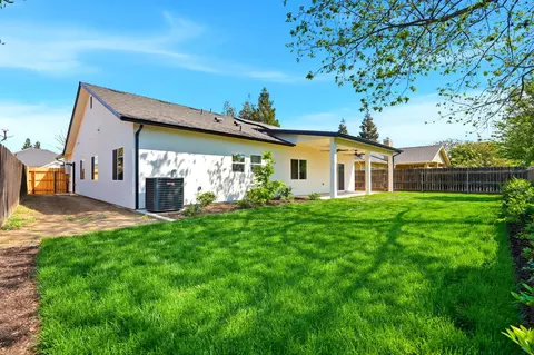 Exterior - 1370 Meadow Ave, Exeter, CA 93221 photo 9 of 10