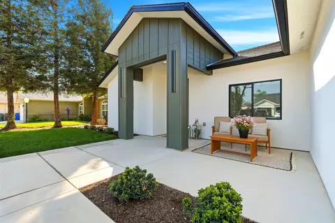 Exterior - 1370 Meadow Ave, Exeter, CA 93221 photo 5 of 10