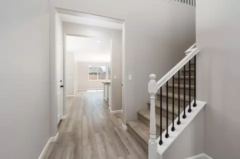Entry Way - 744 S Apple St, Dinuba, CA 93618 photo 2 of 5