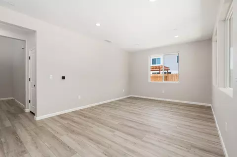 Living - 744 S Apple St, Dinuba, CA 93618 photo 3 of 11