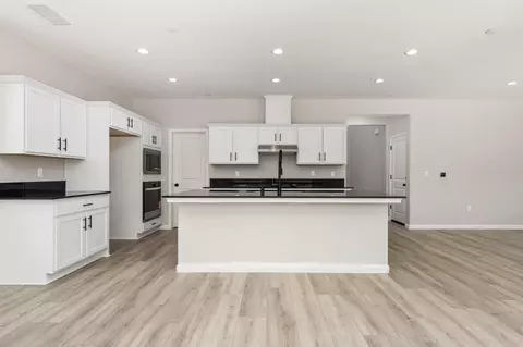 Kitchen - 744 S Apple St, Dinuba, CA 93618 photo 3 of 4
