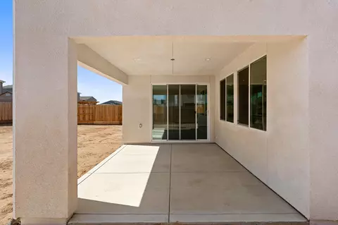 Exterior - 744 S Apple St, Dinuba, CA 93618 photo 5 of 11