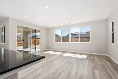 Living - 744 S Apple St, Dinuba, CA 93618 photo 5 of 11
