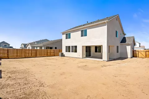 Exterior - 744 S Apple St, Dinuba, CA 93618 photo 8 of 11