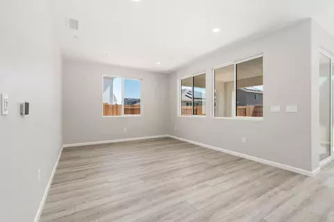 Living - 744 S Apple St, Dinuba, CA 93618 photo 2 of 11