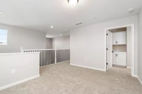 Entry Way - 744 S Apple St, Dinuba, CA 93618 photo 4 of 5