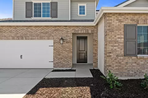 Exterior - 744 S Apple St, Dinuba, CA 93618 photo 4 of 11
