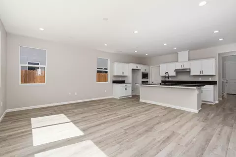 Living - 744 S Apple St, Dinuba, CA 93618 photo 10 of 11