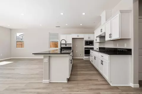 Kitchen - 744 S Apple St, Dinuba, CA 93618 photo 1 of 4