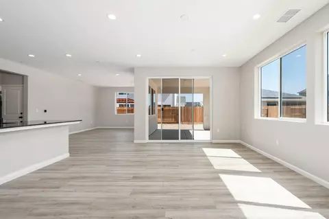 Living - 744 S Apple St, Dinuba, CA 93618 photo 8 of 11