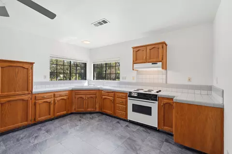Kitchen - 31153 Palm Dr, Exeter, CA 93221 photo 6 of 9