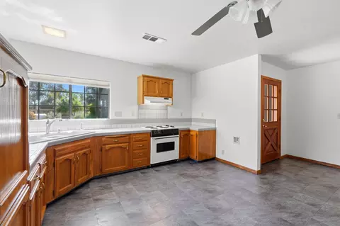 Kitchen - 31153 Palm Dr, Exeter, CA 93221 photo 7 of 9