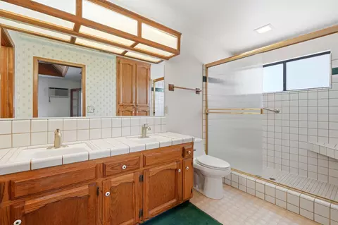 Bath - 31153 Palm Dr, Exeter, CA 93221 photo 3 of 7