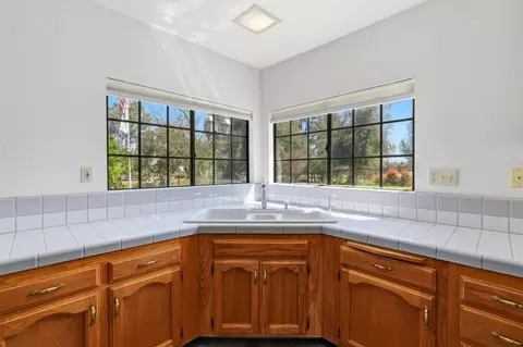 Kitchen - 31153 Palm Dr, Exeter, CA 93221 photo 9 of 9