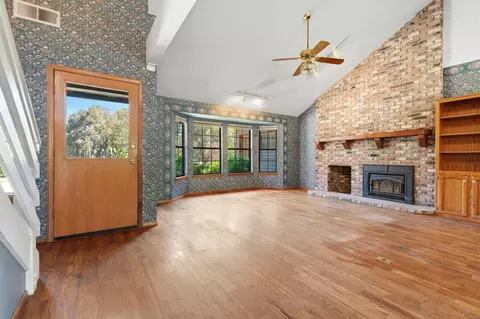 Living - 31153 Palm Dr, Exeter, CA 93221 photo 2 of 15