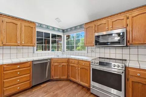Kitchen - 31153 Palm Dr, Exeter, CA 93221 photo 5 of 9