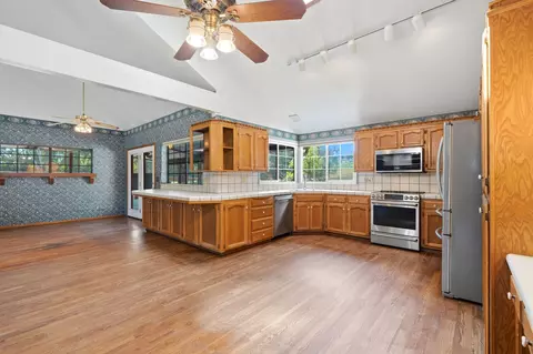 Kitchen - 31153 Palm Dr, Exeter, CA 93221 photo 3 of 9