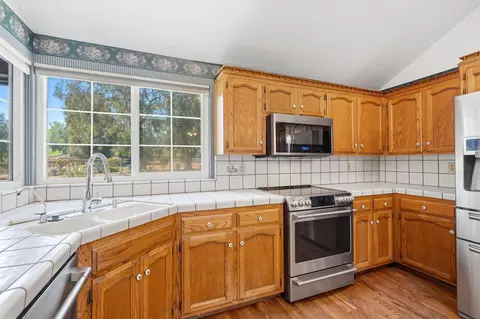 Kitchen - 31153 Palm Dr, Exeter, CA 93221 photo 4 of 9