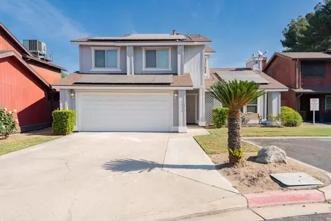 1034 E Oakridge Ave, Visalia, CA 93292