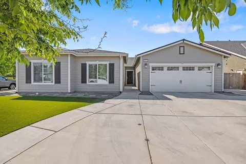 3723 W Vine Ave, Visalia, CA 93291