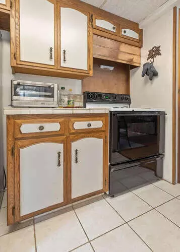 Kitchen - 43812 S Fork Dr, Three Rivers, CA 93271 photo 2 of 3
