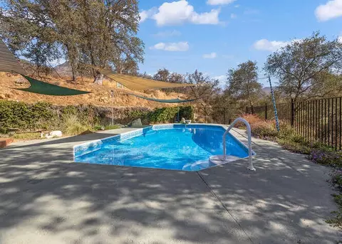 Exterior - 43812 S Fork Dr, Three Rivers, CA 93271 photo 6 of 9