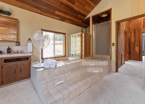 Bath - 43812 S Fork Dr, Three Rivers, CA 93271 photo 3 of 4