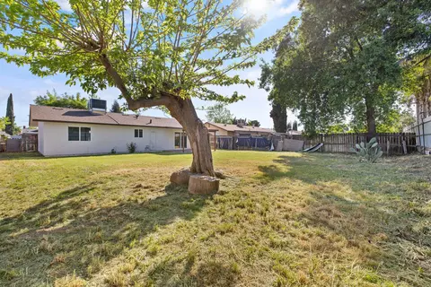 Exterior - 15882 Edmiston Ave, Ivanhoe, CA 93235 photo 8 of 10