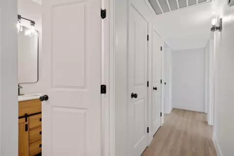 Entry Way - 15882 Edmiston Ave, Ivanhoe, CA 93235 photo 3 of 4