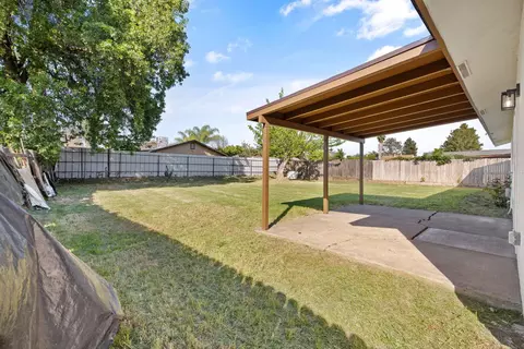 Exterior - 15882 Edmiston Ave, Ivanhoe, CA 93235 photo 5 of 10
