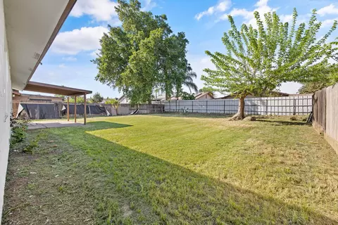 Exterior - 15882 Edmiston Ave, Ivanhoe, CA 93235 photo 9 of 10