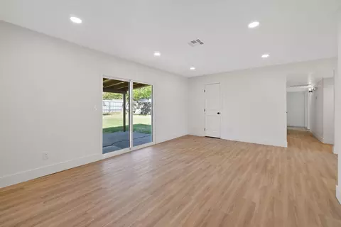 Living - 15882 Edmiston Ave, Ivanhoe, CA 93235 photo 2 of 6