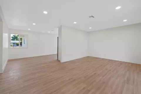 Living - 15882 Edmiston Ave, Ivanhoe, CA 93235 photo 4 of 6