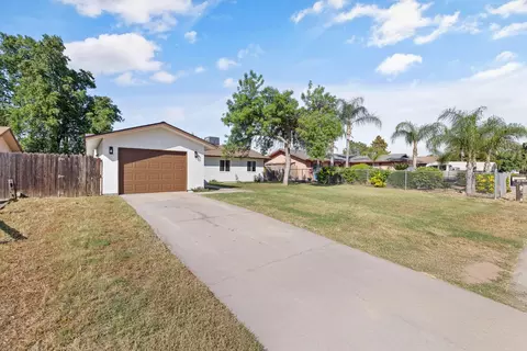 Exterior - 15882 Edmiston Ave, Ivanhoe, CA 93235 photo 2 of 10