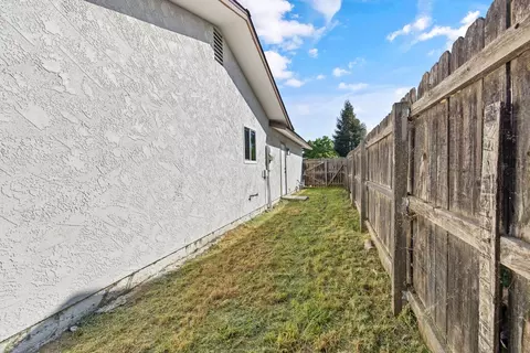 Exterior - 15882 Edmiston Ave, Ivanhoe, CA 93235 photo 10 of 10