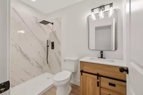 Bath - 15882 Edmiston Ave, Ivanhoe, CA 93235 photo 1 of 3