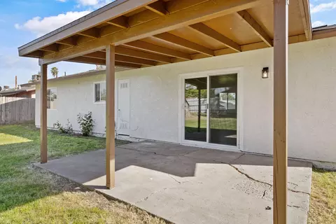 Exterior - 15882 Edmiston Ave, Ivanhoe, CA 93235 photo 6 of 10