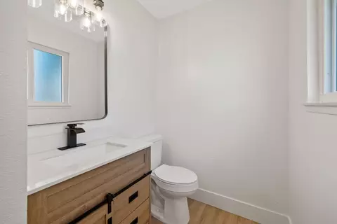 Bath - 15882 Edmiston Ave, Ivanhoe, CA 93235 photo 3 of 3