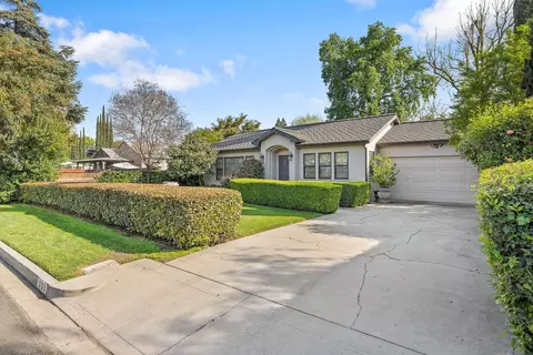 1703 W Kaweah Ave, Visalia, CA 93277