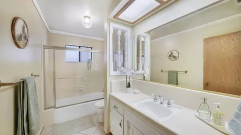 Bath - 2323 E Hillcrest Ave, Visalia, CA 93292 photo 4 of 4