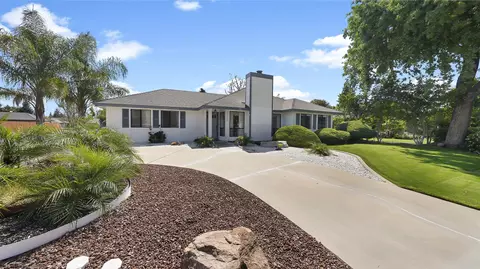 2323 E Hillcrest Ave, Visalia, CA 93292