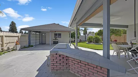 Exterior - 2323 E Hillcrest Ave, Visalia, CA 93292 photo 10 of 12