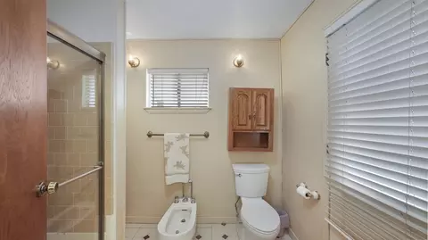 Bath - 2323 E Hillcrest Ave, Visalia, CA 93292 photo 3 of 4