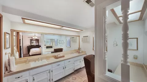 Bath - 2323 E Hillcrest Ave, Visalia, CA 93292 photo 1 of 4
