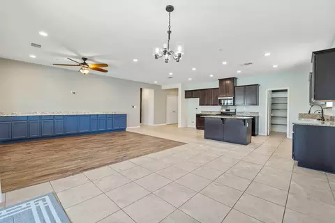 Entry Way - 4002 E Cypress Ave, Visalia, CA 93292 photo 6 of 11
