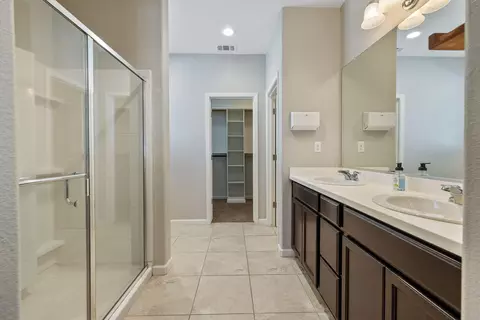Entry Way - 4002 E Cypress Ave, Visalia, CA 93292 photo 8 of 11