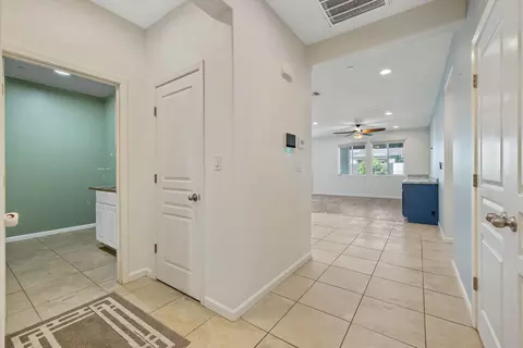 Entry Way - 4002 E Cypress Ave, Visalia, CA 93292 photo 4 of 11