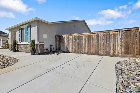 Exterior - 4002 E Cypress Ave, Visalia, CA 93292 photo 4 of 11