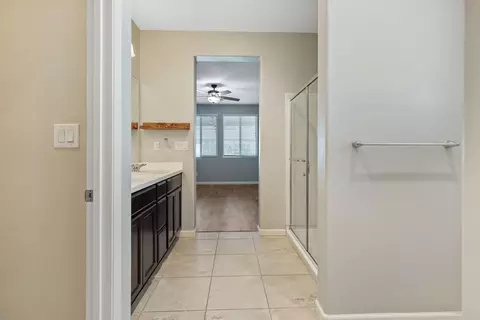 Entry Way - 4002 E Cypress Ave, Visalia, CA 93292 photo 10 of 11